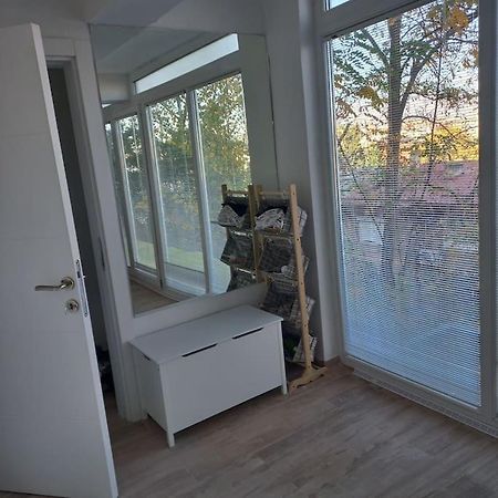 Lovely 1- Bedroom Condo Close To Downtown Szkopje Kültér fotó