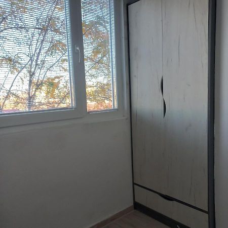 Lovely 1- Bedroom Condo Close To Downtown Szkopje Kültér fotó