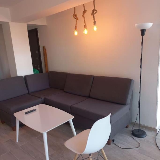 Lovely 1- Bedroom Condo Close To Downtown Szkopje Kültér fotó