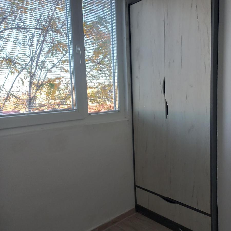 Lovely 1- Bedroom Condo Close To Downtown Szkopje Kültér fotó